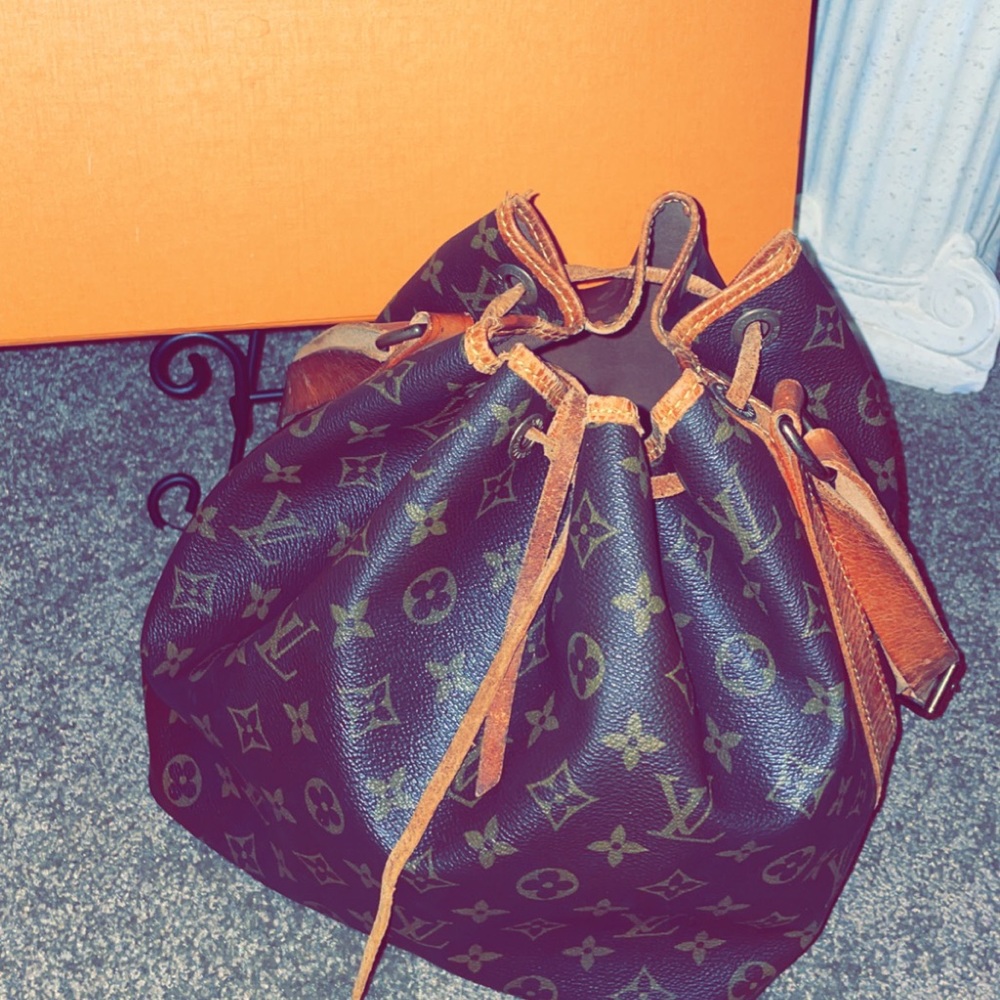 Authentic Louis Vuitton Petite Noe